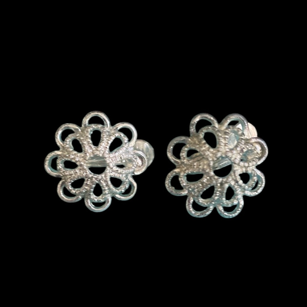 Vintage JJG Dainty Silver Toned Filigree Floral Clip-On Earrings